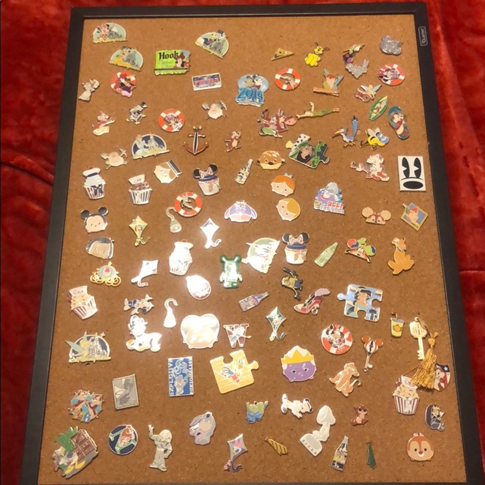 100 Disney Pins